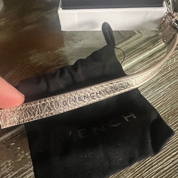 Givenchy NIB voyou metallic unisex leather bracelet with silver tone hardware - Picture 6 of 7